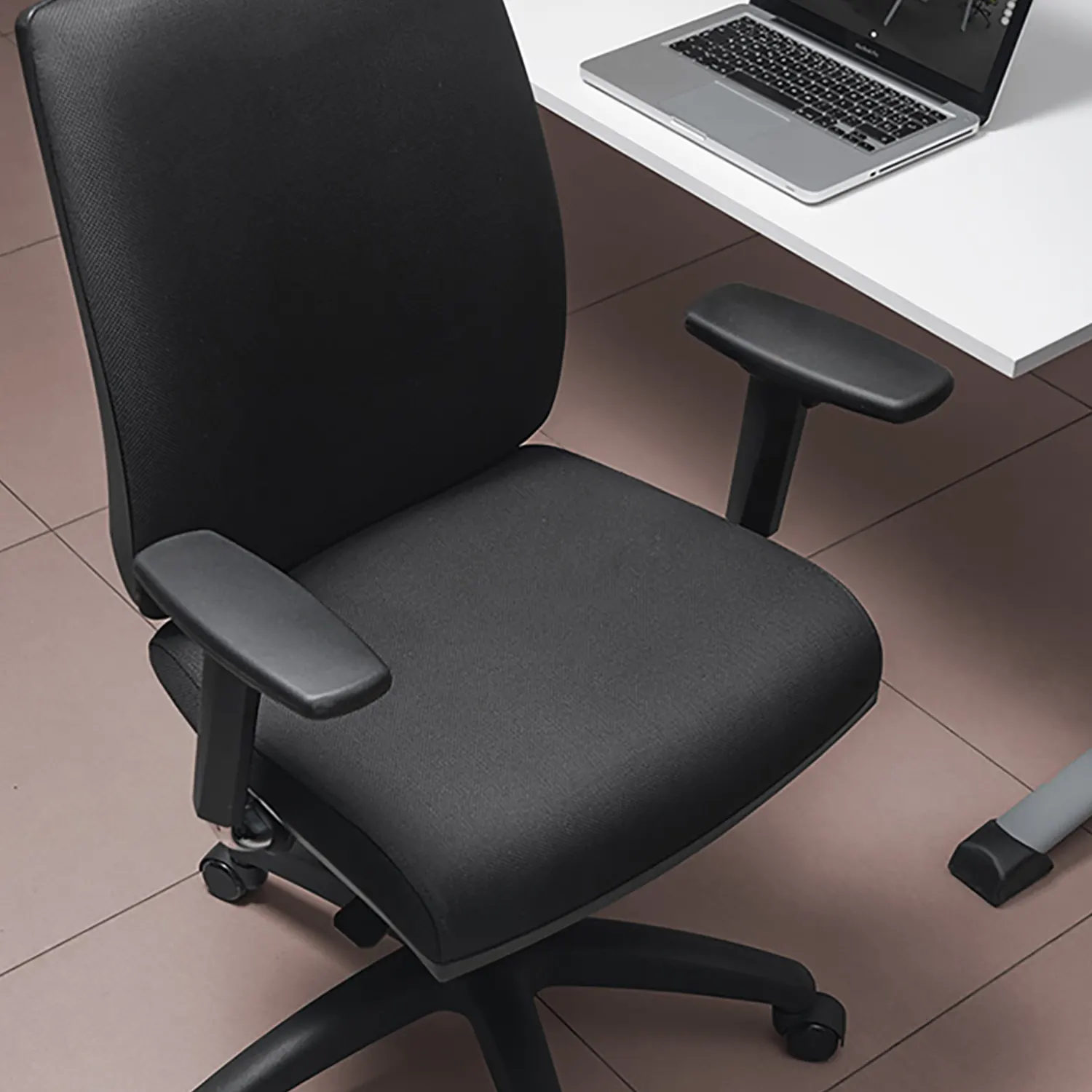 Ofipartes-Aprile-Alta-Tela-Amareto-Negro-10-01-2024